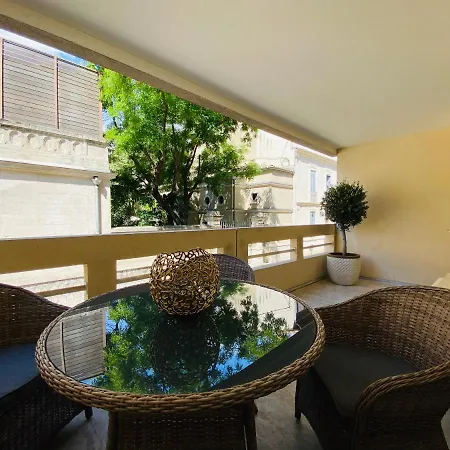 Feel@home Nemausus « Le 11 » * Nîmes