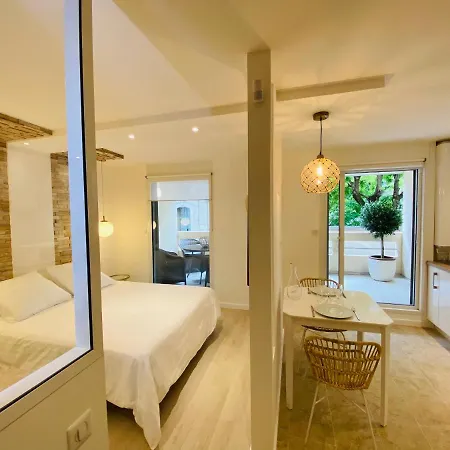 Апартаменты Feel@home Nemausus « Le 11 » Ним