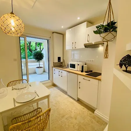 Feel@home Nemausus « Le 11 » Апартаменты *